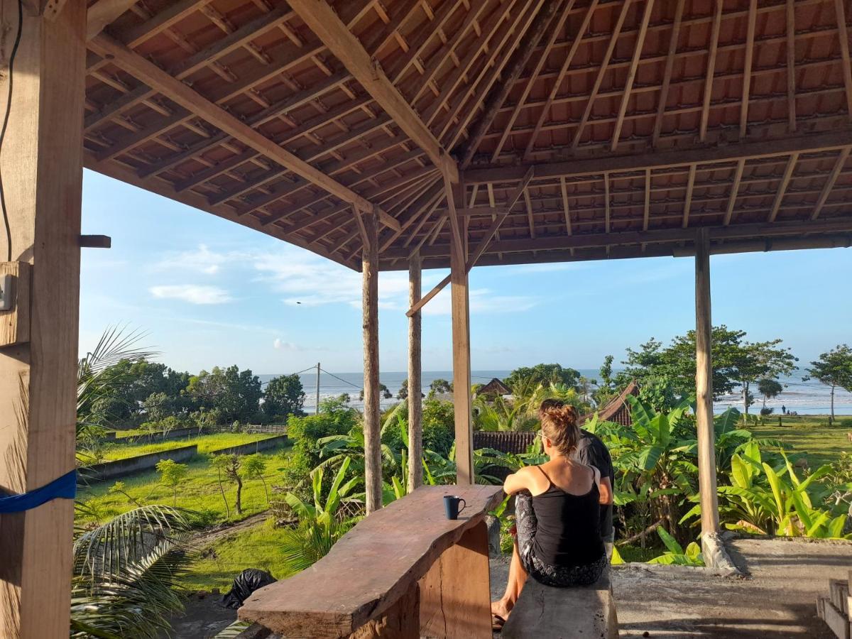 The Nyamo Surf & Stay Pulukan Buitenkant foto