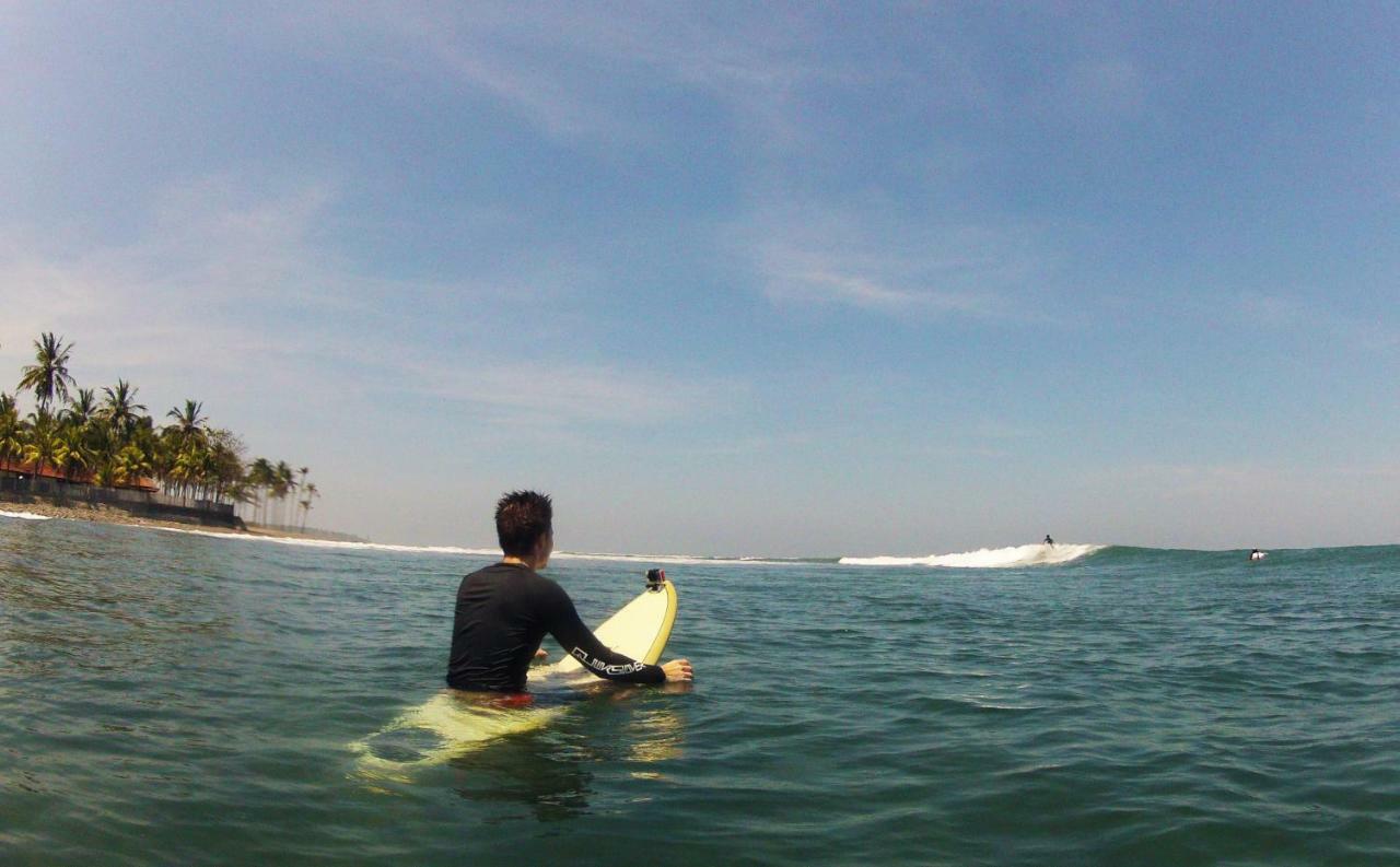 The Nyamo Surf & Stay Pulukan Buitenkant foto