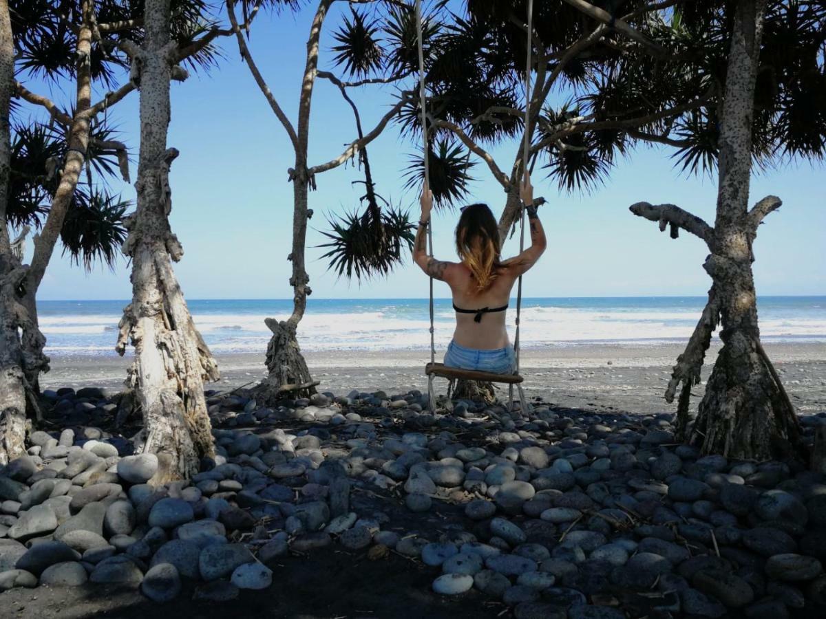 The Nyamo Surf & Stay Pulukan Buitenkant foto