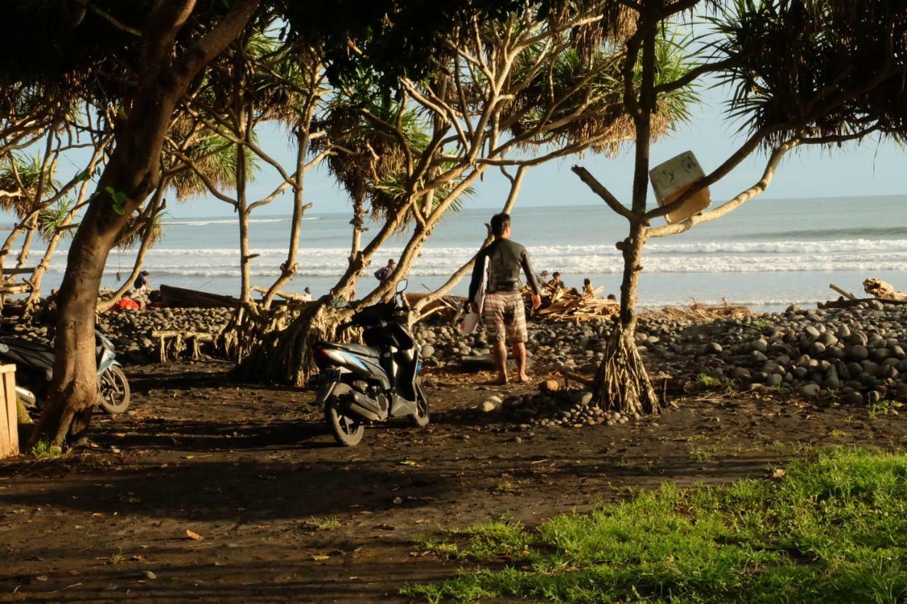 The Nyamo Surf & Stay Pulukan Buitenkant foto