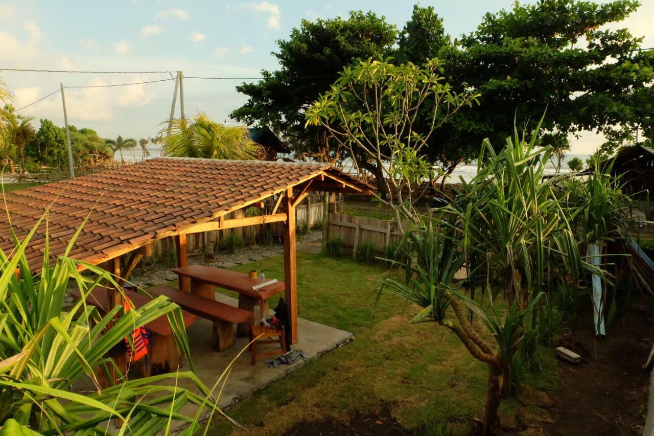 The Nyamo Surf & Stay Pulukan Buitenkant foto
