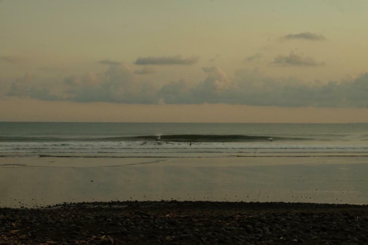 The Nyamo Surf & Stay Pulukan Buitenkant foto