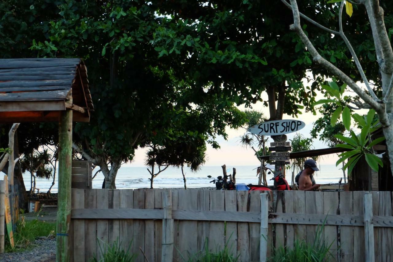The Nyamo Surf & Stay Pulukan Buitenkant foto